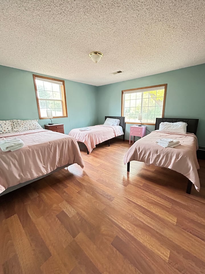 Долен етаж – пълноценно и две двойни