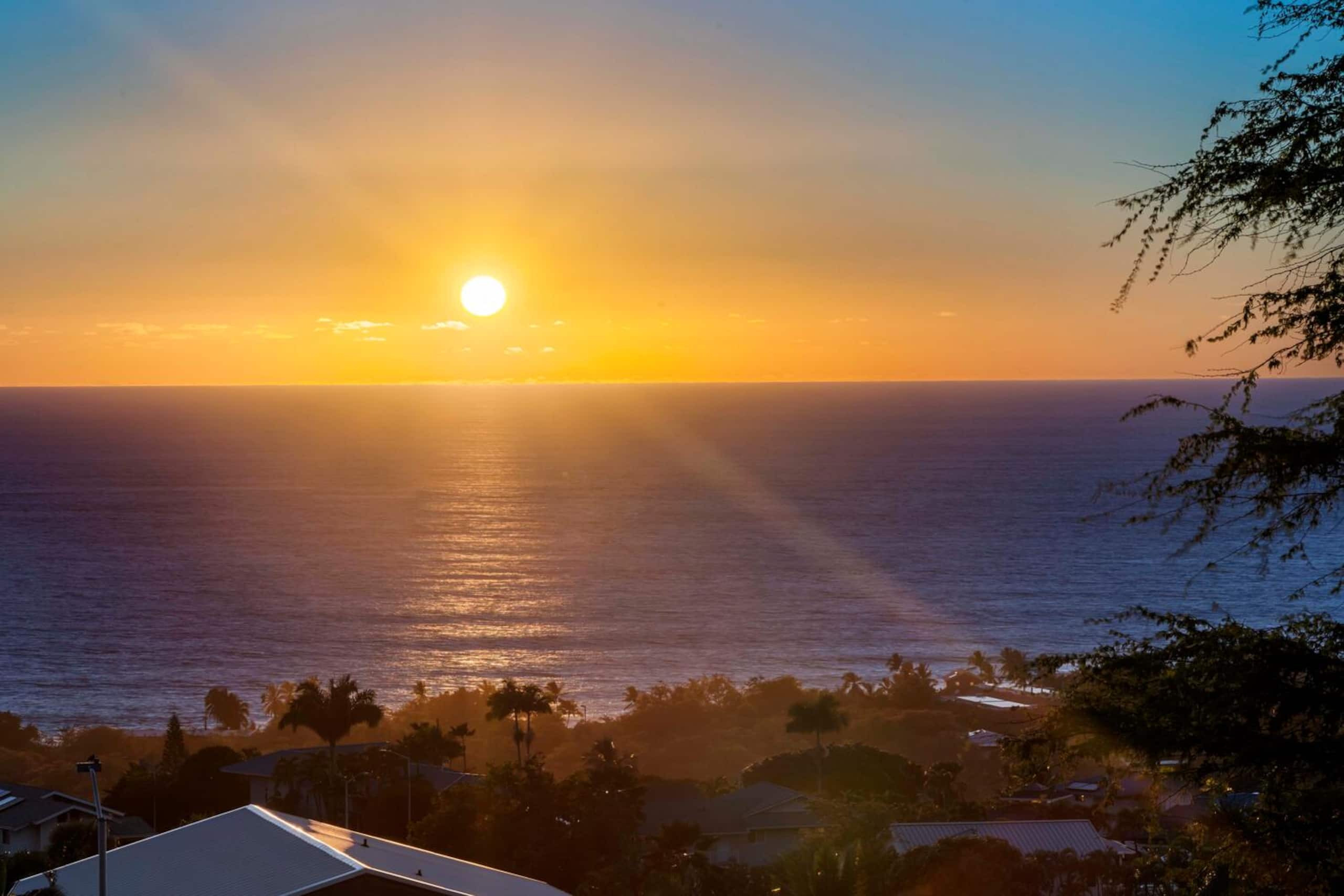 Home in Kailua-Kona · ★4.53 · 3 bedrooms · 6 beds · 3 baths - Image 52