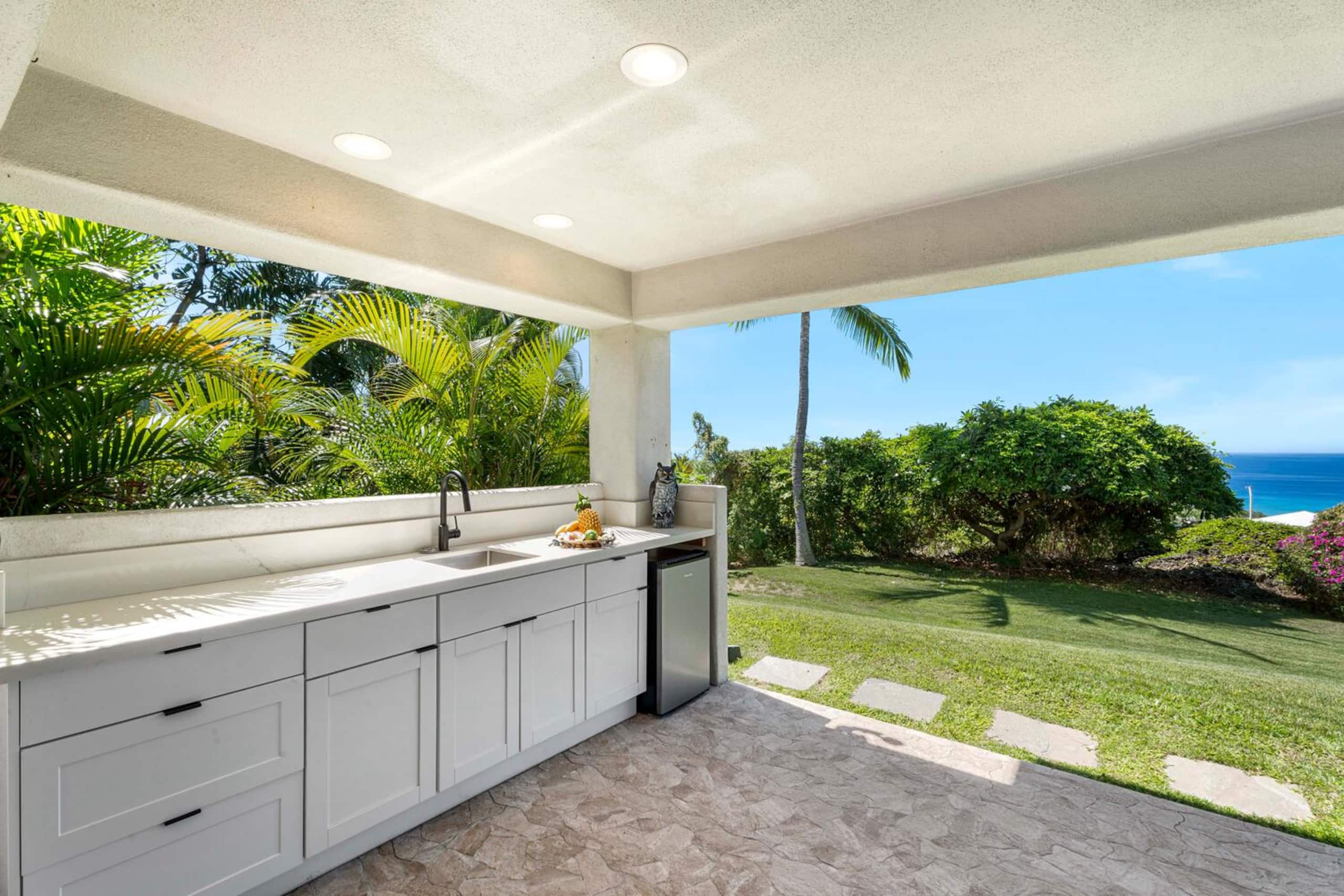 Home in Kailua-Kona · ★4.53 · 3 bedrooms · 6 beds · 3 baths - Image 40