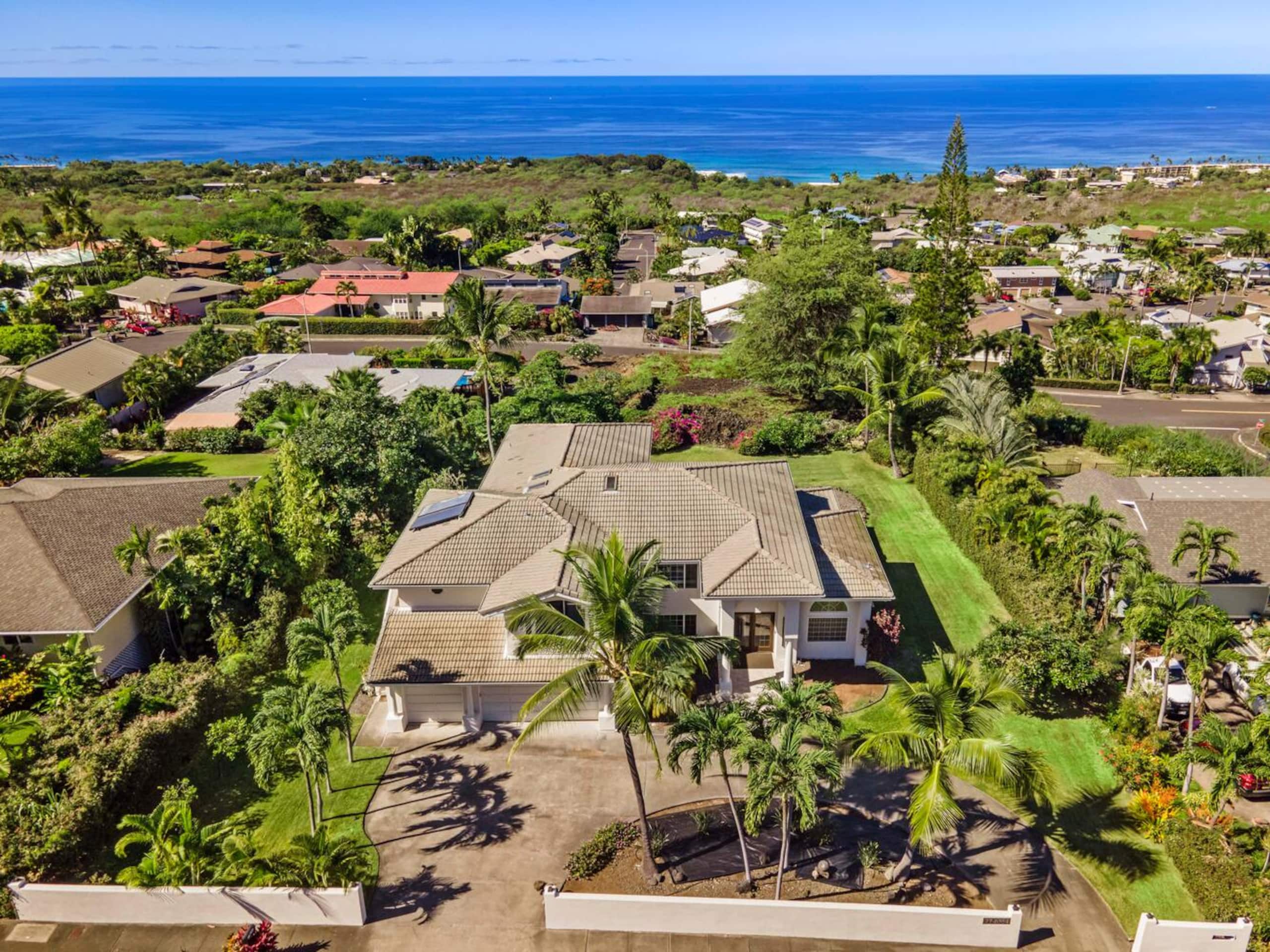 Home in Kailua-Kona · ★4.53 · 3 bedrooms · 6 beds · 3 baths - Image 45