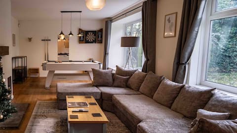 Private Cottage - Hot Tub, Pool Table, Log Burner