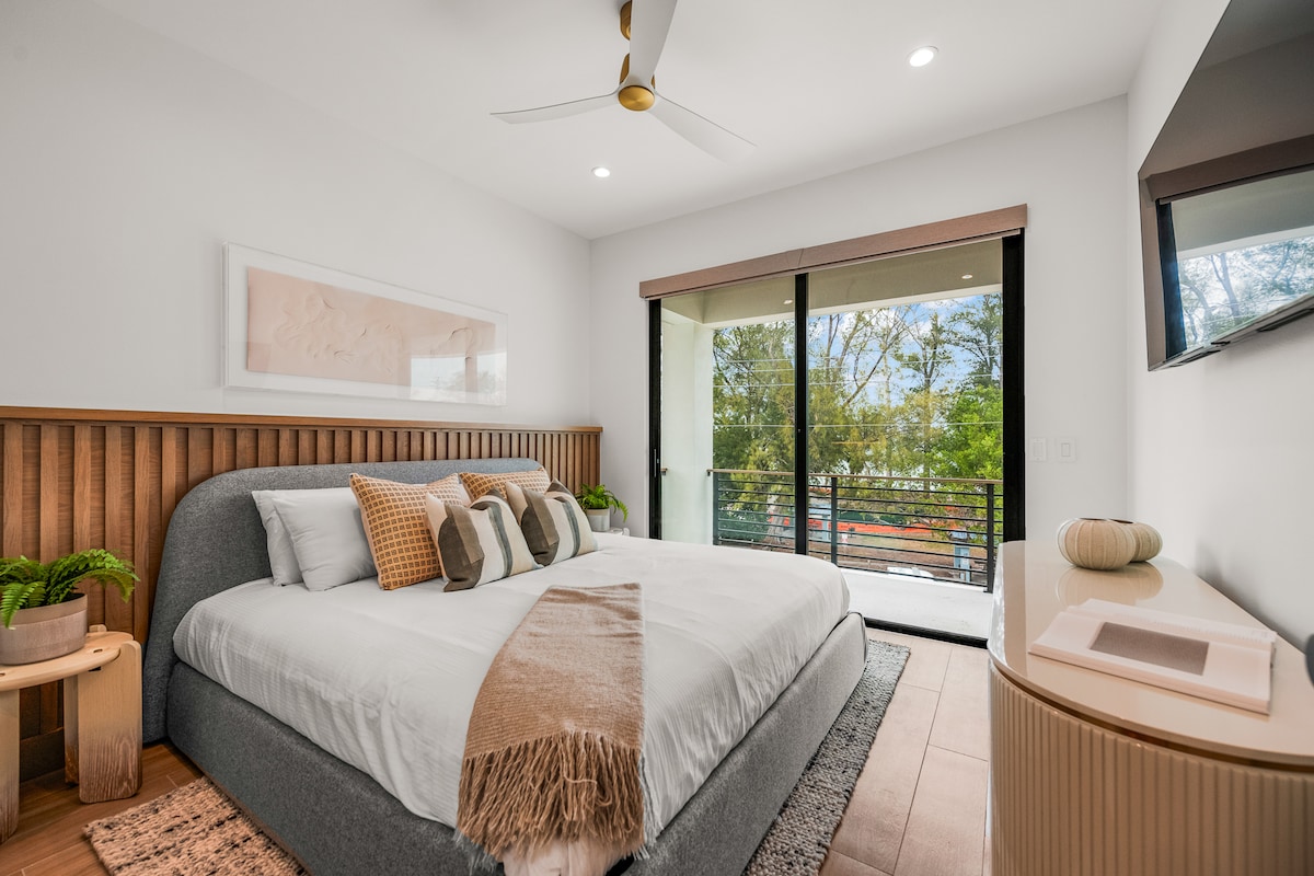 Second Bedroom - King