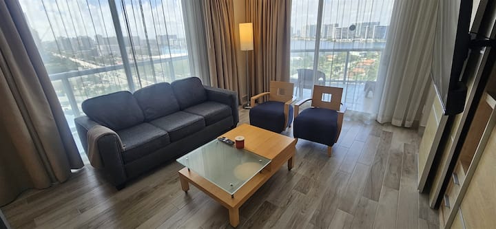 Luxury Oceanfront Condo, Marenas Resort 2 Bdr/3 Bt - Sunny Isles Beach, FL