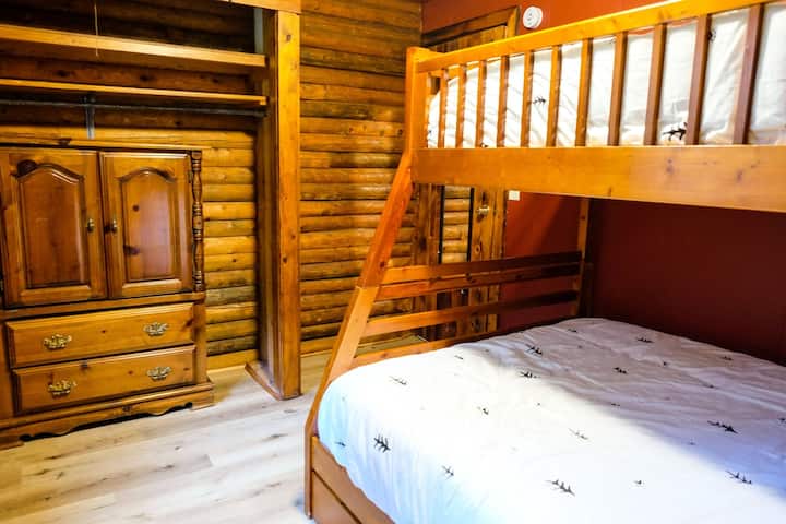 חדר שינה 2 ארון ושידה