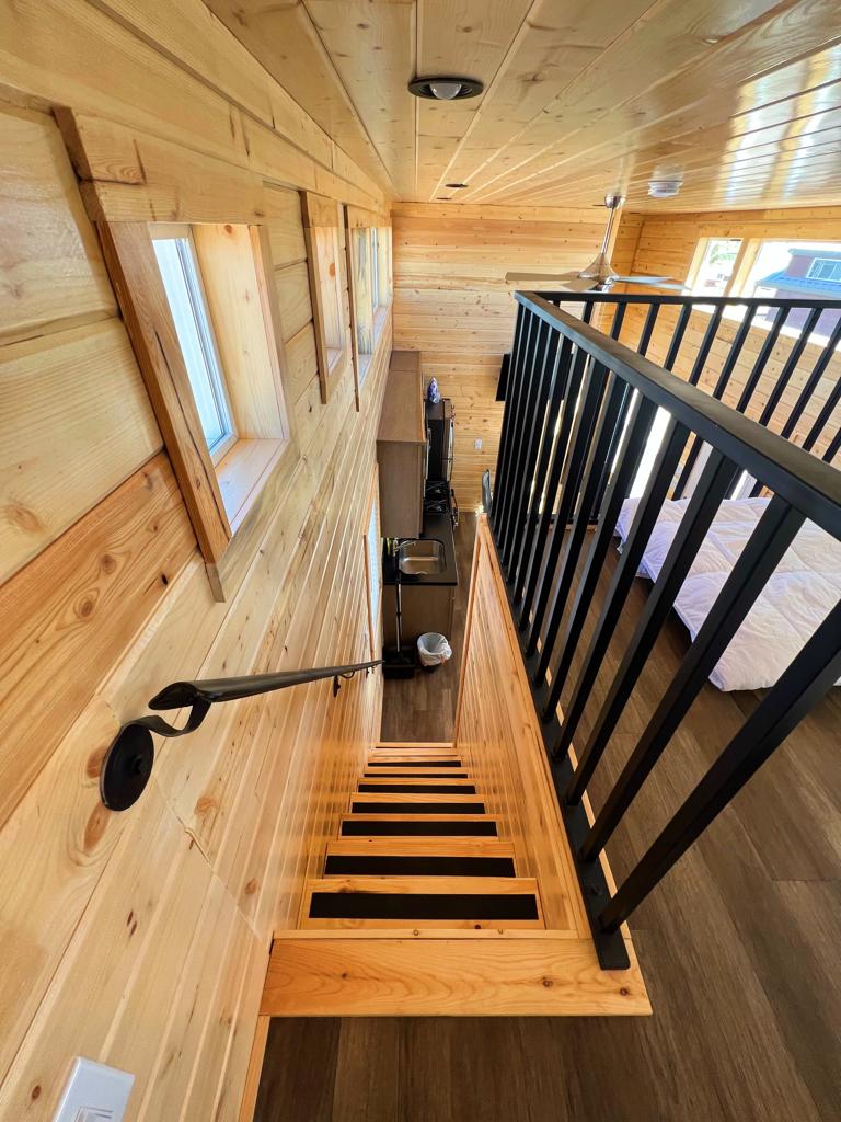 Ngazi za kwenda kwenye roshani