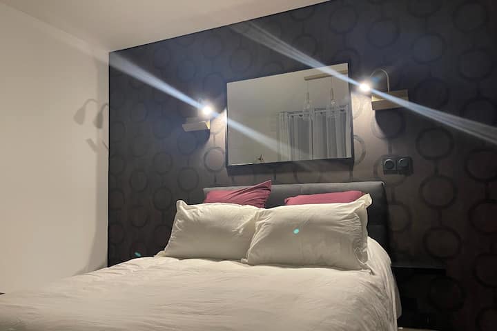 2nd bedroom double bed (140)