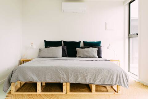 Light & Bright Studio
