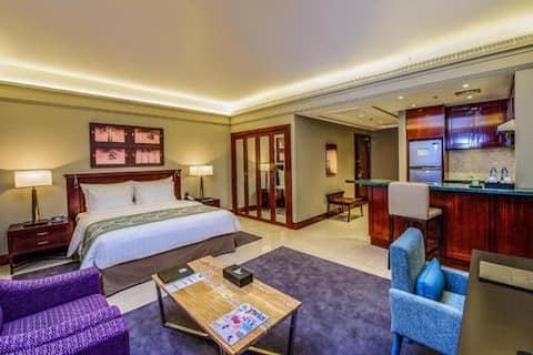 Top Airbnb: Studio Apartment Near Deira City Centre Metro in Port Saeed