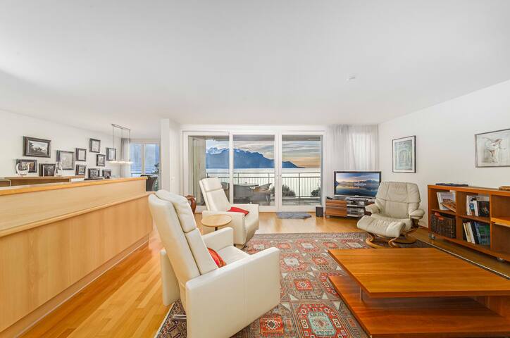 Incredible views of Montreux Lake 2BD Appartment gallery image 2