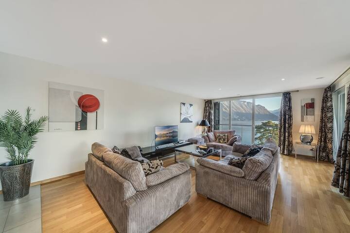 Luxury Apartment in Montreux with Panoramic Views gallery image 2