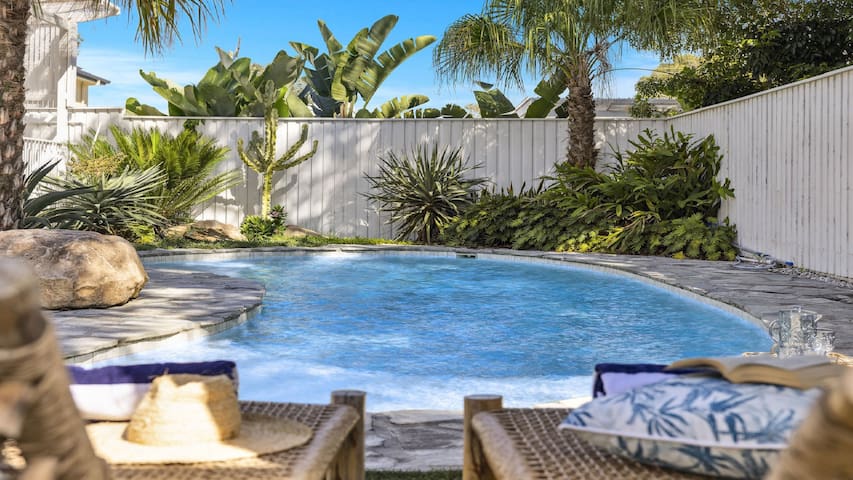 Sojourn – Pool Oasis, Designer Home, opp Beach