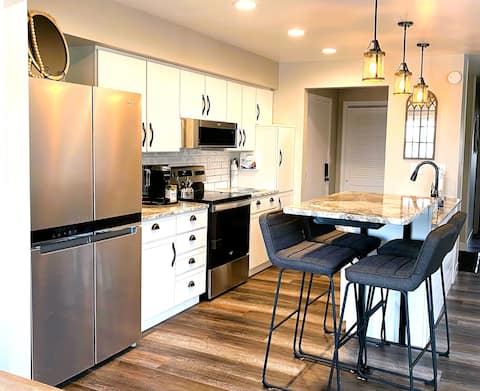 Harborview on the water - sleeps 20!