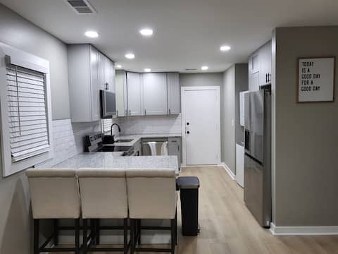 Popular Airbnb listing: Modern Home - 5 Miles from Downtown Atlanta in Collier Heights