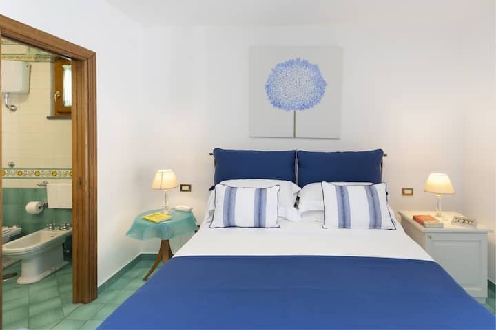 Dormitorio 3 - Dormitorio con cama matrimonial, acceso al balcón y al baño en suite