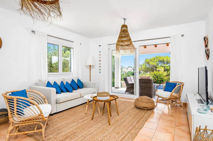 Villa Anchorage by Villa Plus gallery image 4