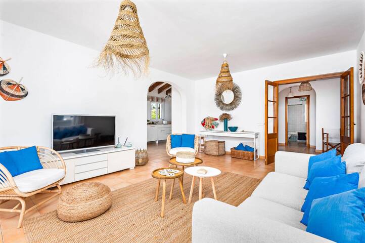 Villa Anchorage by Villa Plus gallery image 5