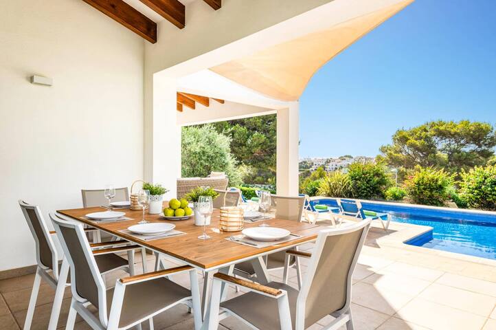 Villa Anchorage by Villa Plus gallery image 3