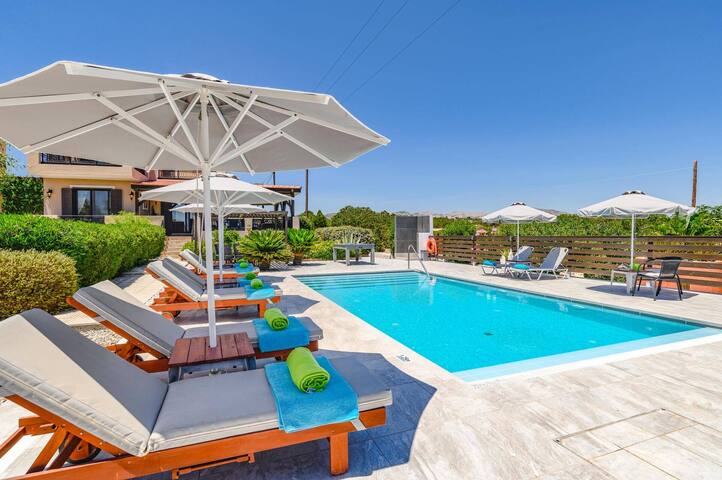 Villa Alnika Acacia by Villa Plus gallery image 2