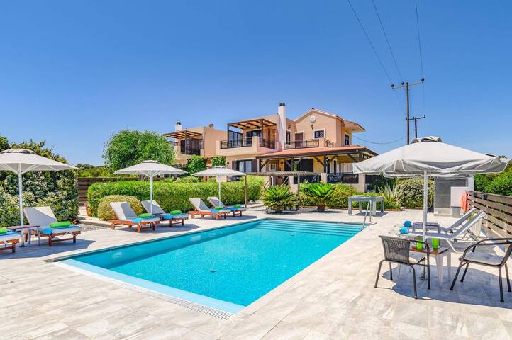 Villa Alnika Acacia by Villa Plus