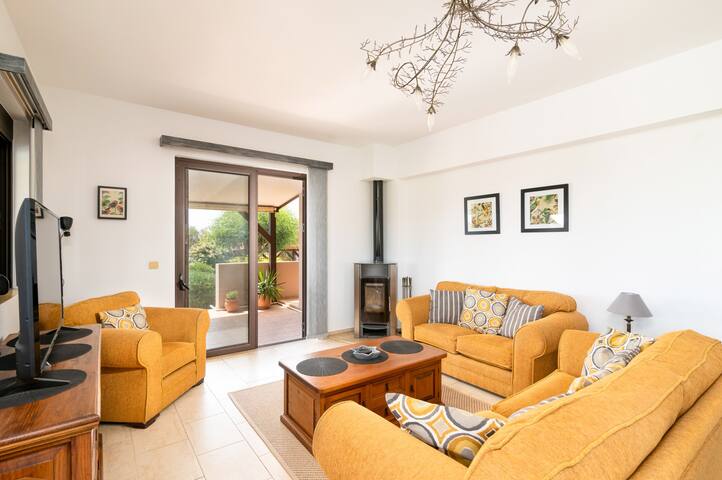 Villa Alnika Acacia by Villa Plus gallery image 4