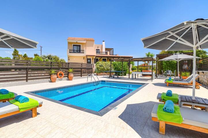 Villa Alnika Azalea by Villa Plus gallery image 2