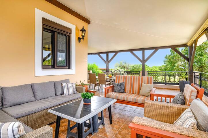 Villa Alnika Azalea by Villa Plus gallery image 3