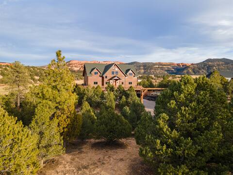 New Listing! Bryce Luxury Lodge
