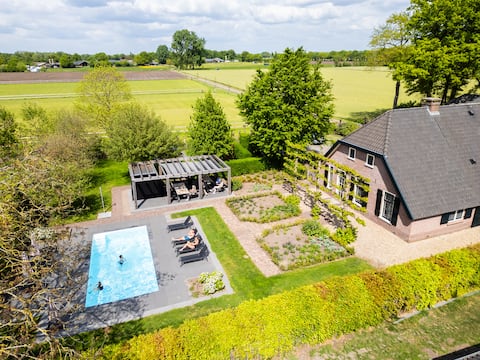 Farmstead with private pool | 18 persons