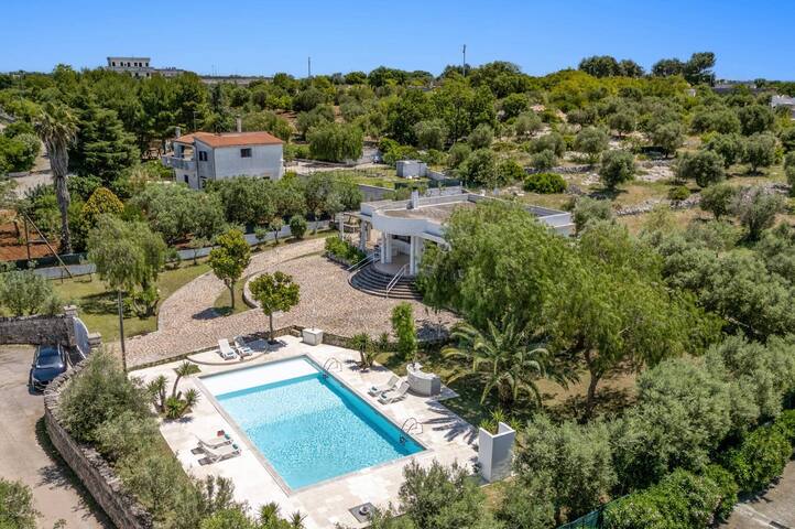 Villa Carlotta by Villa Plus gallery image 3