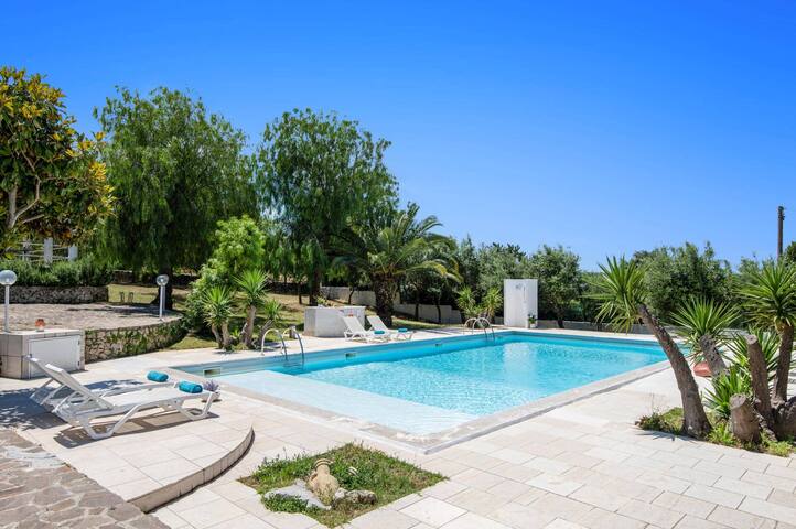 Villa Carlotta by Villa Plus gallery image 2