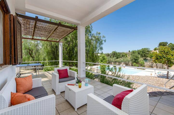 Villa Carlotta by Villa Plus gallery image 4