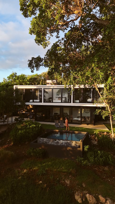 Ocean view relaxing retreat, pool + hike to beach