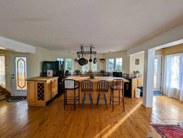 Spacious, peaceful 3 bed home, 5 min walk to Beach gallery image 3