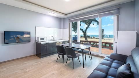 Modern and tidy interior ocean view accommodation Time Ocean View