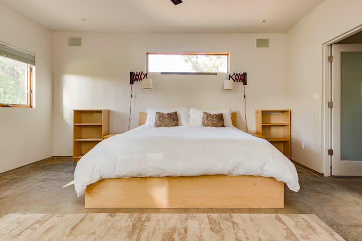 Taos Seasons - Modern Luxury - Taos, NM