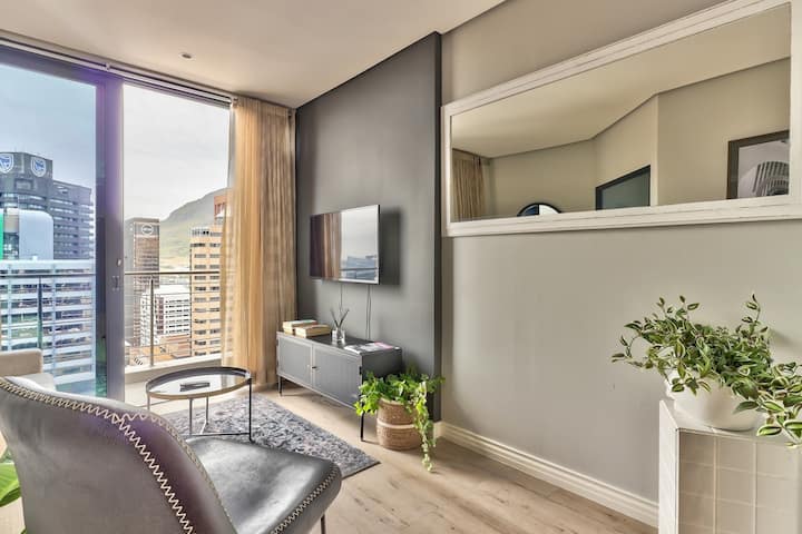 1 Bed Sky Condo With Private Balcony, Pool & Views - Kapstaden