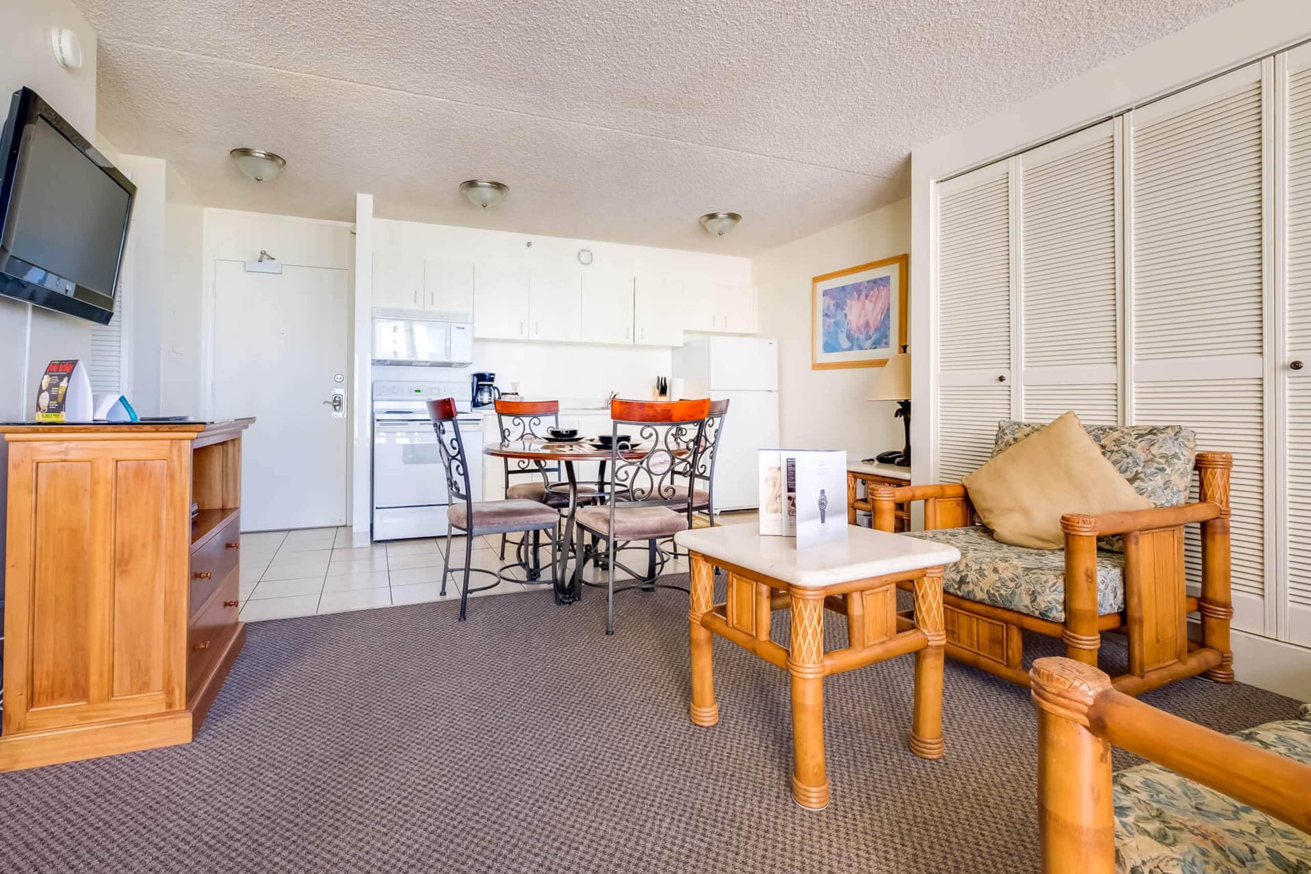 1BR Condo near Waikiki Beach w/ Private Lanai - Image 7