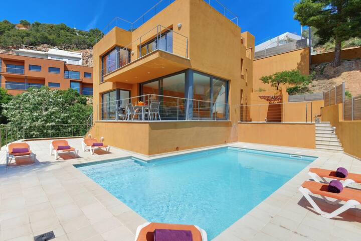 6 Bedroom Villa, Sea Views, Pool, Tamariu gallery image 3
