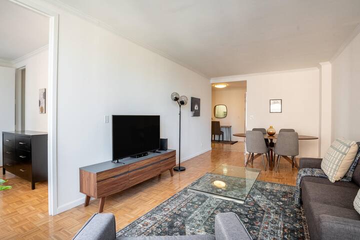 Blueground | Midtown E, pool & gym, near park gallery image 4