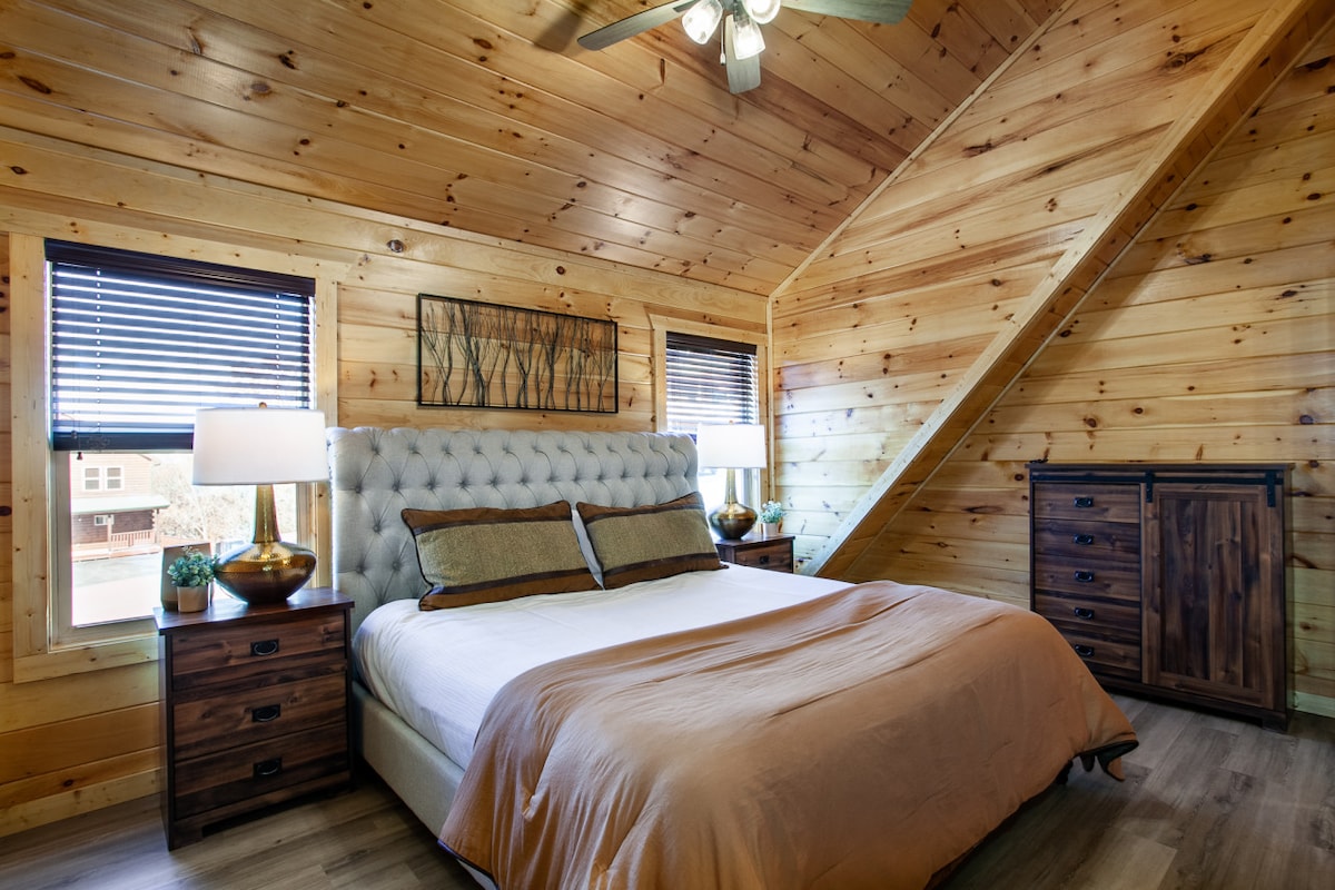 Mysigt sovrum med sidobord