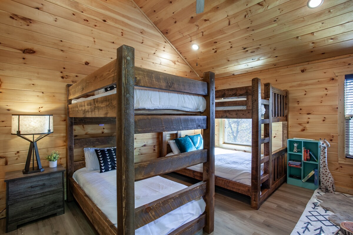 Mysigt sovrum med våningssängar