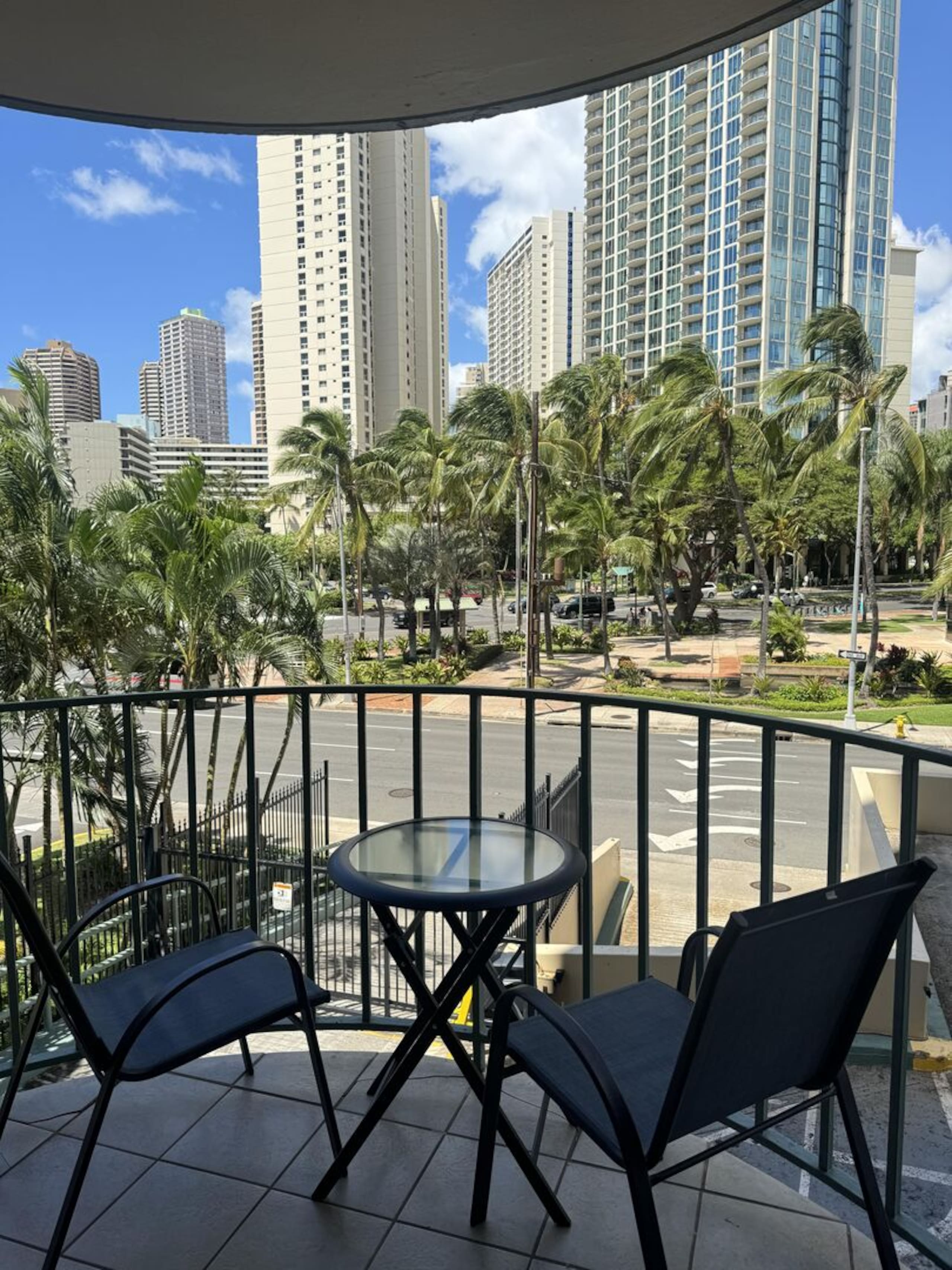 Condo in Honolulu · ★4.48 · 2 bedrooms · 4 beds · 1 private bath - Image 22