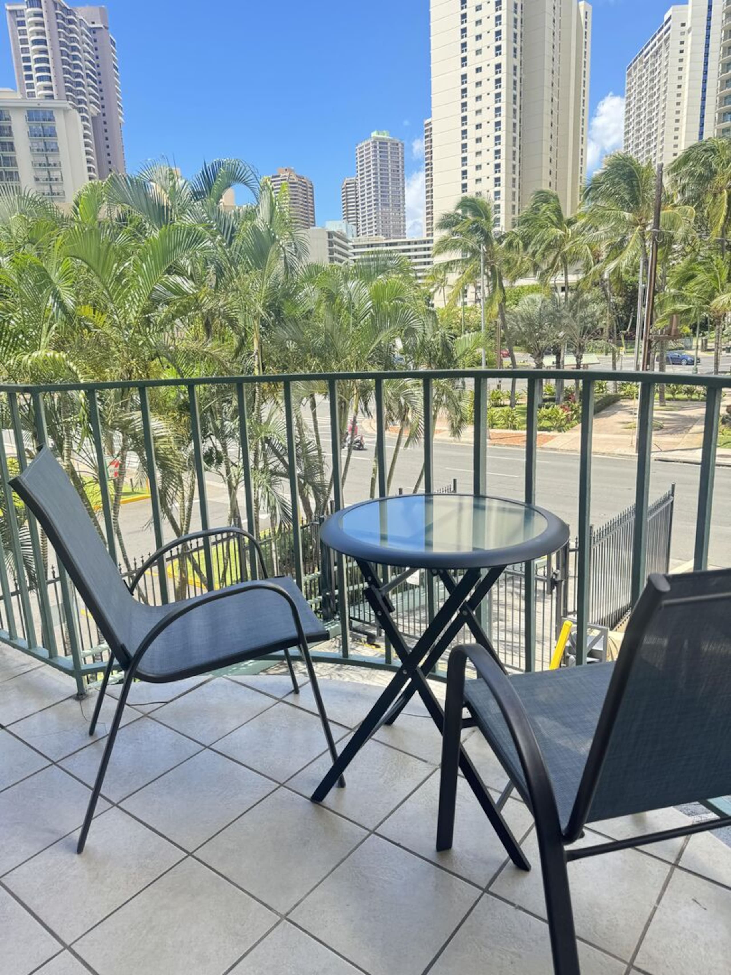 Condo in Honolulu · ★4.48 · 2 bedrooms · 4 beds · 1 private bath - Image 23