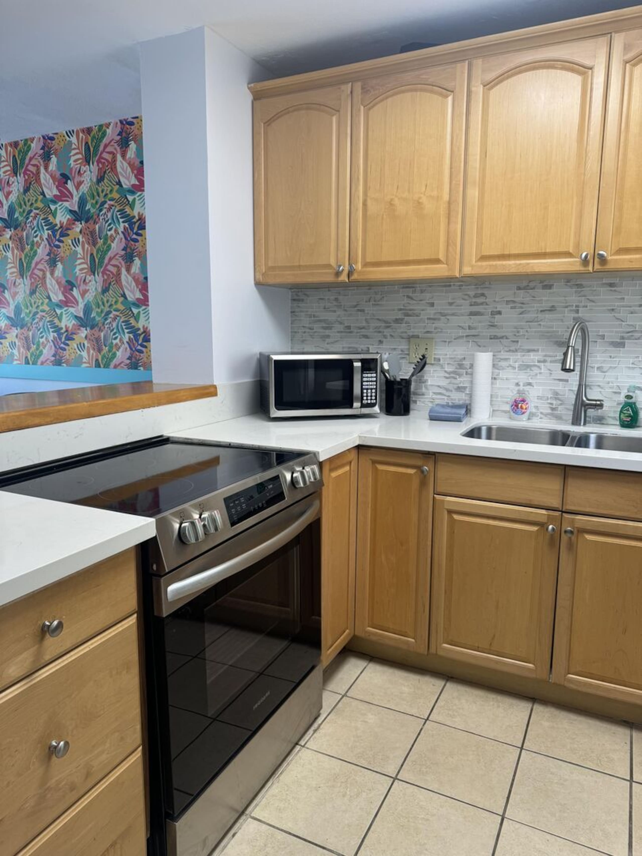 Condo in Honolulu · ★4.48 · 2 bedrooms · 4 beds · 1 private bath - Image 7
