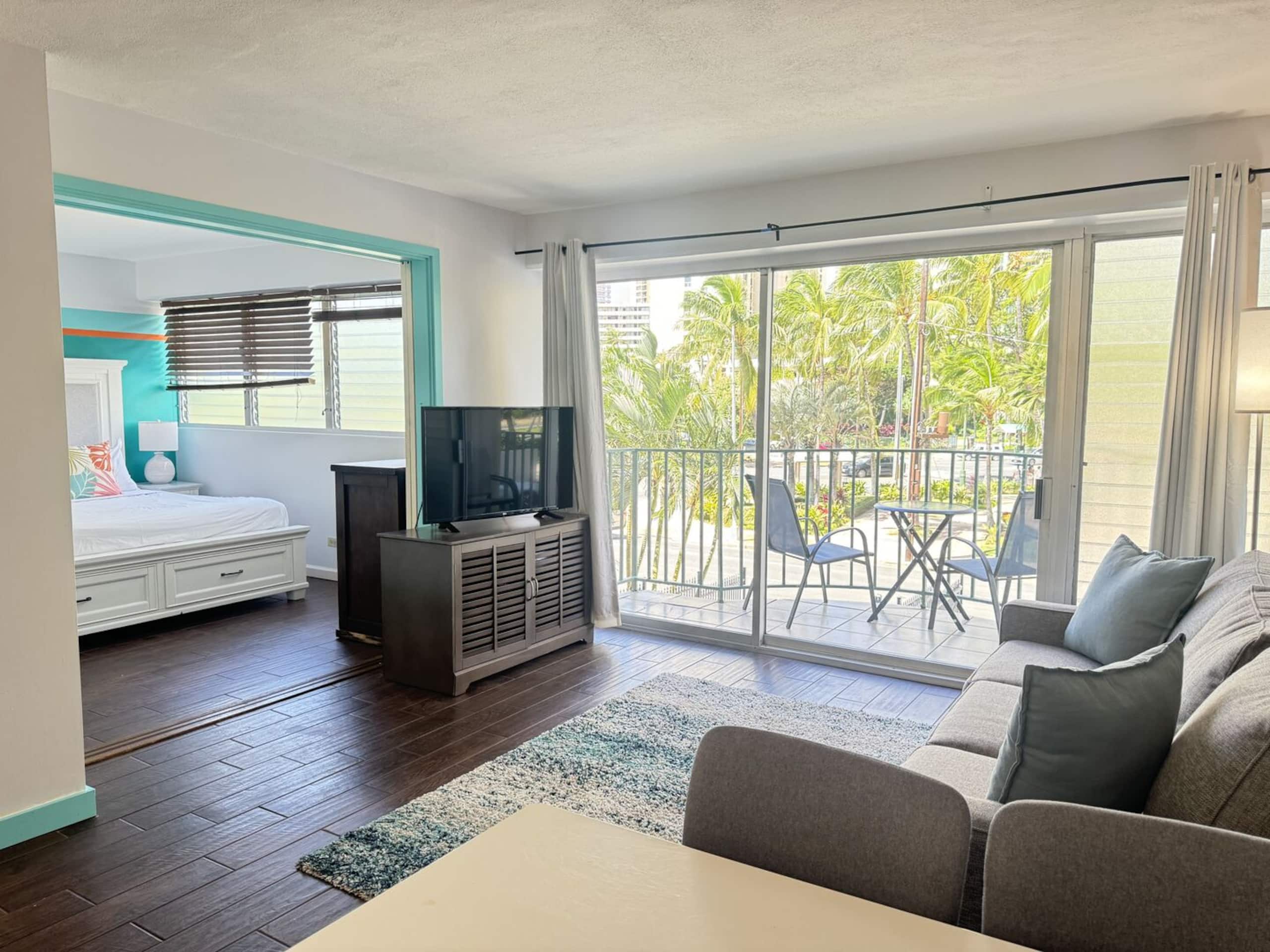 Condo in Honolulu · ★4.48 · 2 bedrooms · 4 beds · 1 private bath - Image 2
