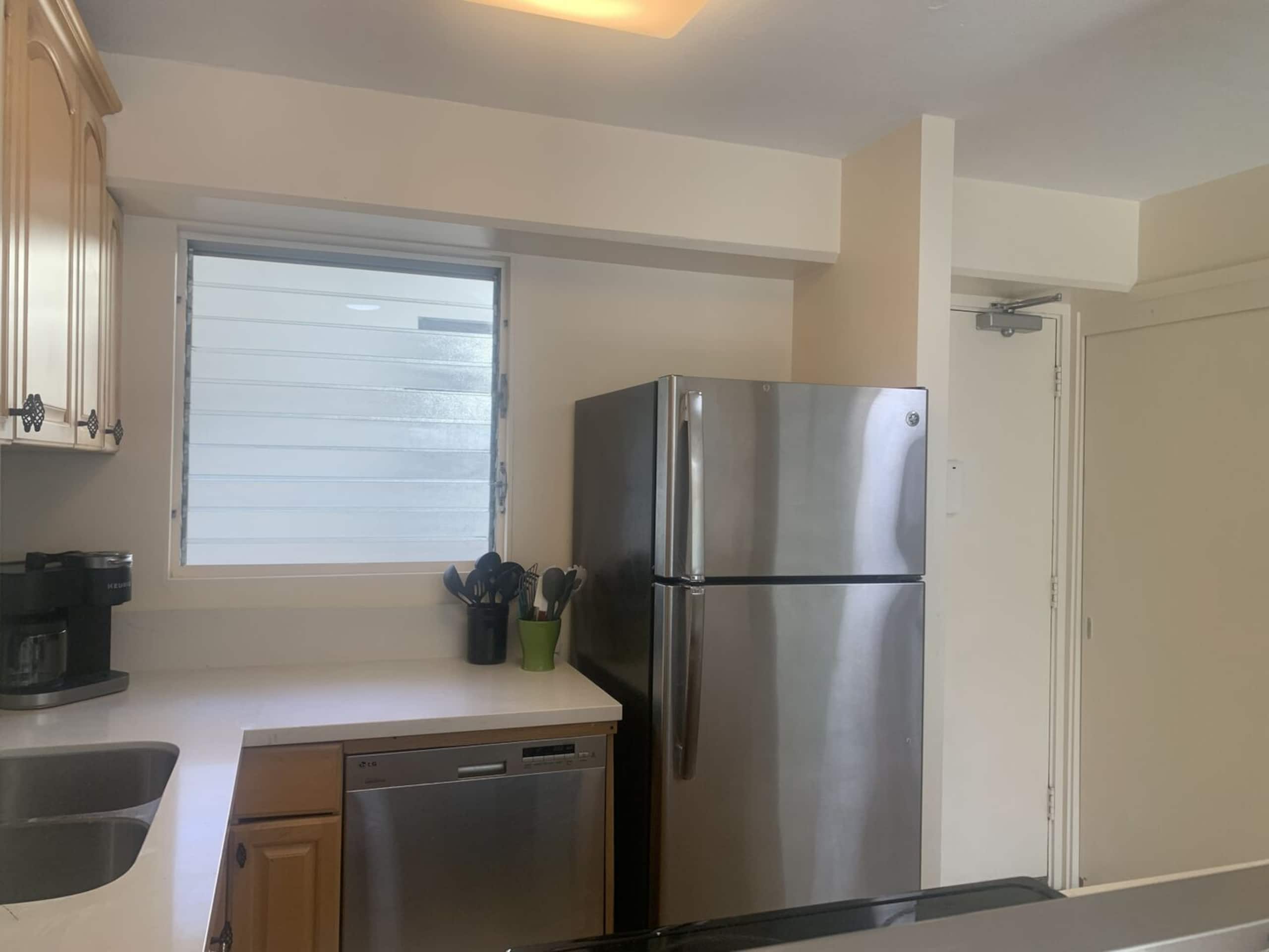 Condo in Honolulu · ★4.48 · 2 bedrooms · 4 beds · 1 private bath - Image 9