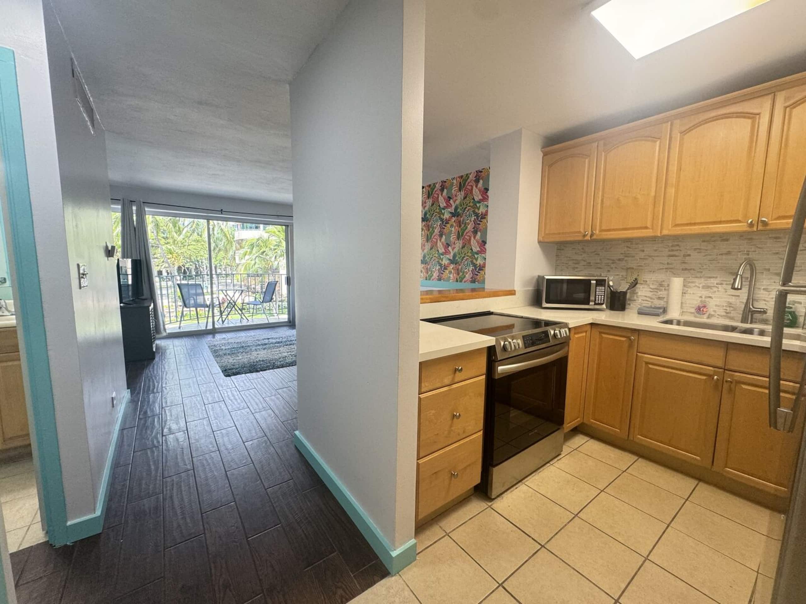 Condo in Honolulu · ★4.48 · 2 bedrooms · 4 beds · 1 private bath - Image 8