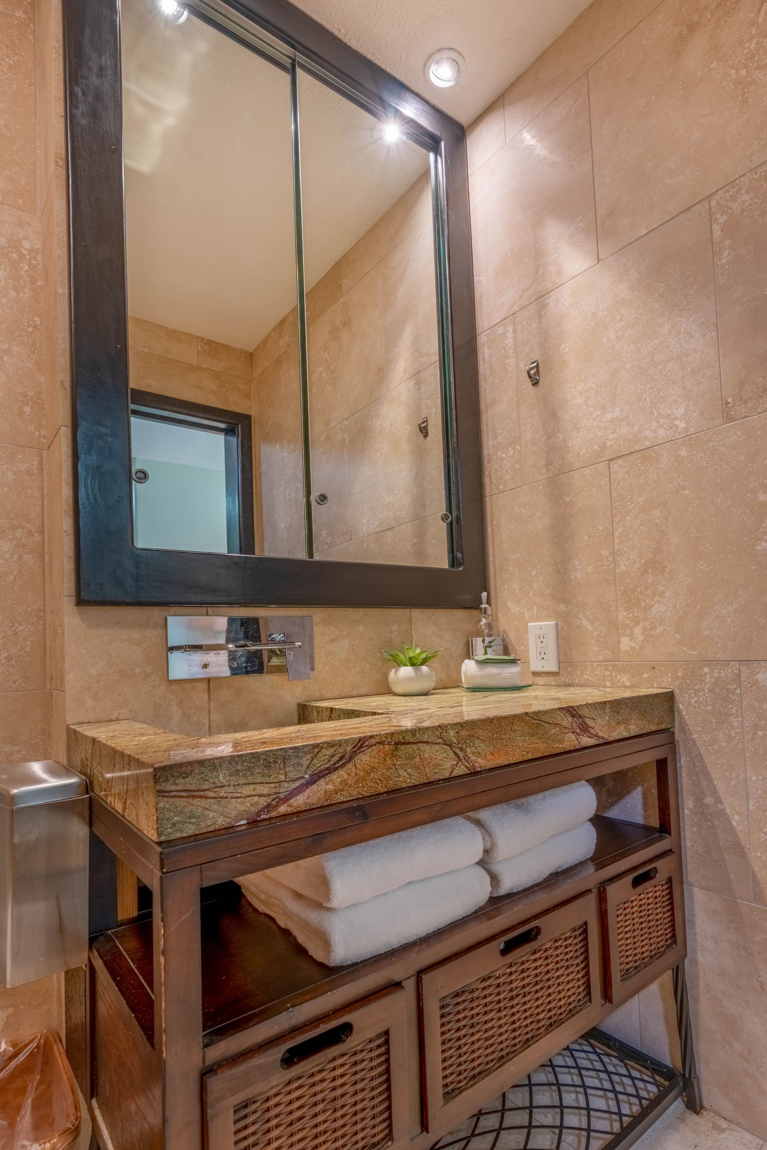 Condo in Wailuku · ★4.74 · 2 bedrooms · 4 beds · 2 baths - Image 27