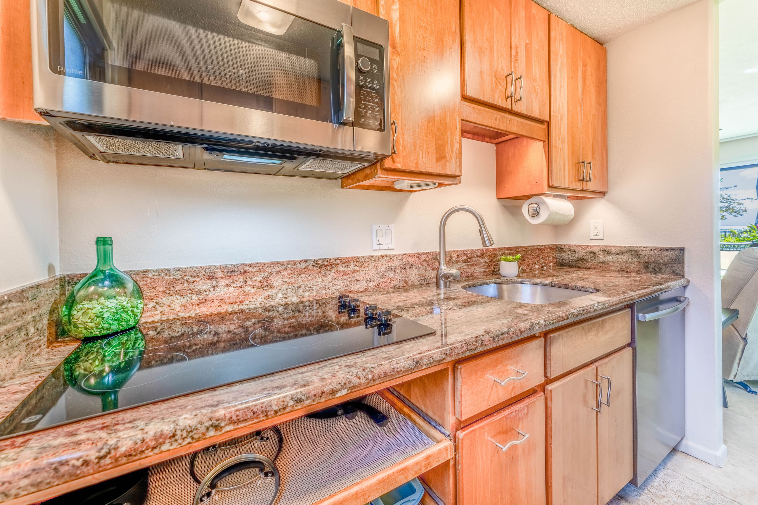 Condo in Wailuku · ★4.74 · 2 bedrooms · 4 beds · 2 baths - Image 10