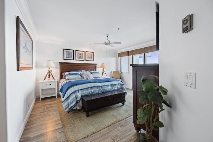 H1070: Beautiful Villa With Views, No Steps - Santa Catalina Island, CA